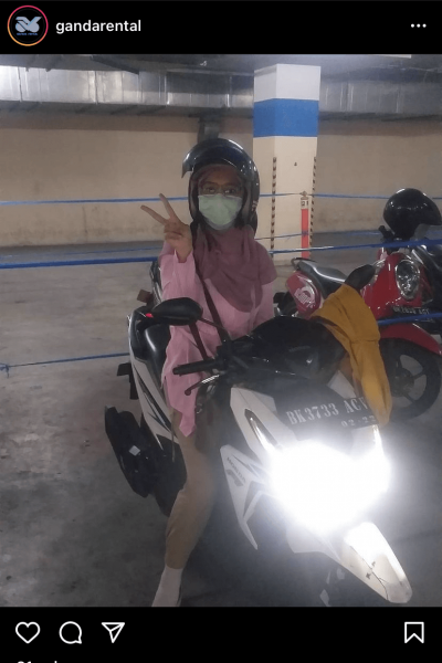 Saya ketika menyewa sepeda motor di Medan, 2020.